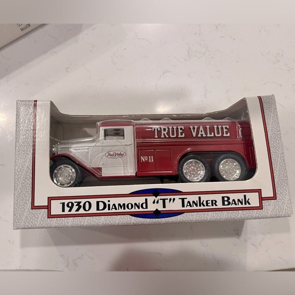 Ertl 1930 Diamond T Tanker Bank True Value Hardware 1/34 Scale 1992 Metal Cast